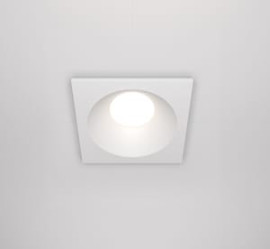 Влагозащищенный точечный светильник